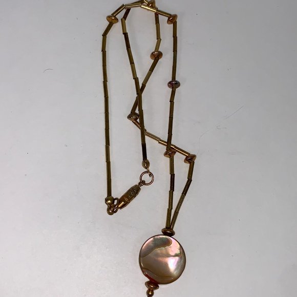 15 " Mother of Pearl Shell and Gold Bead Necklace - Picture 4 of 7